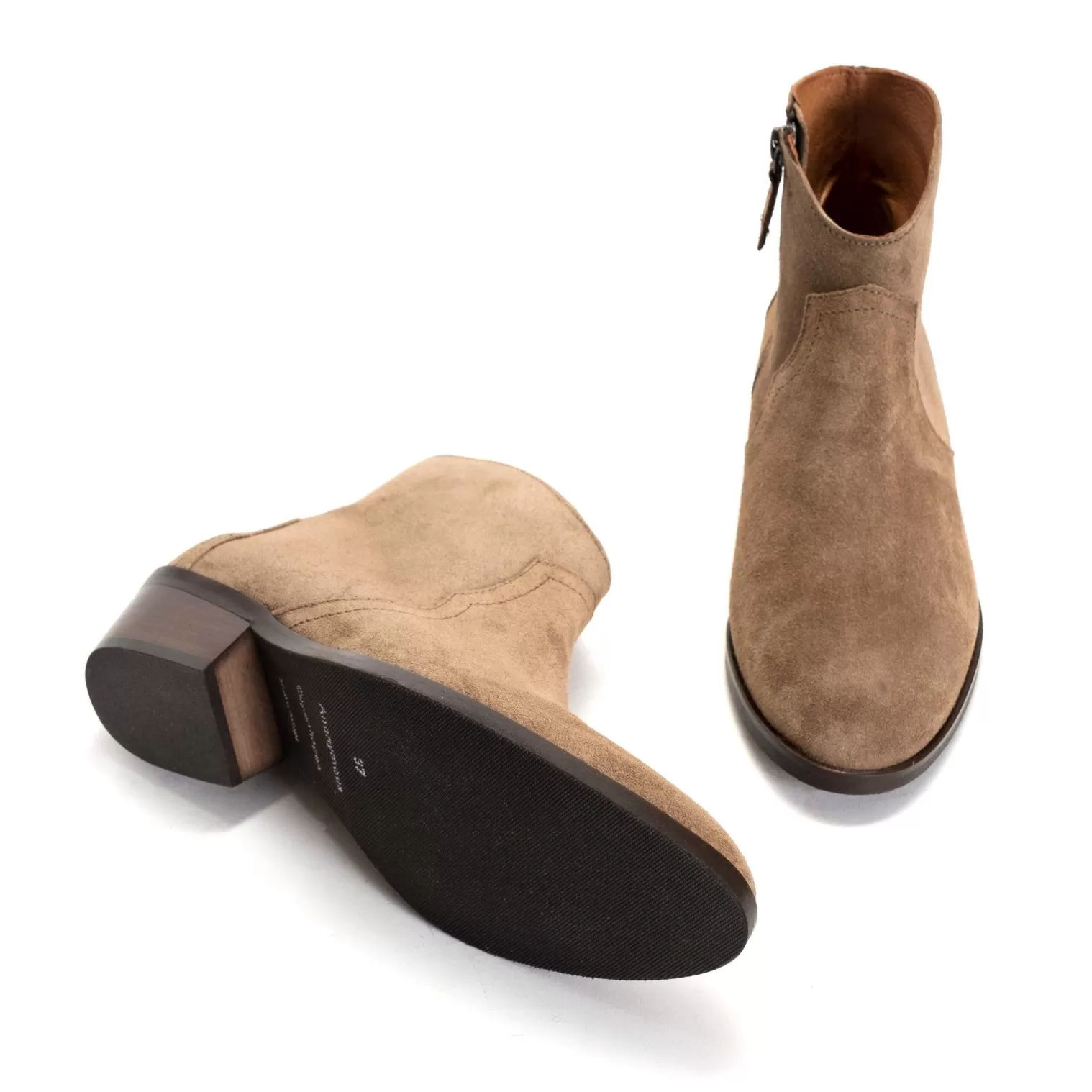 fiona_35_2-21.webp New Anonymous Copenhagen Fiona 35